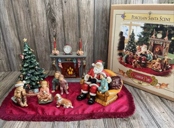 2002 Grandeur Noel Santa Scene Porcelain