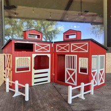 Breyer Horse Red Barn Foldable Stable Set