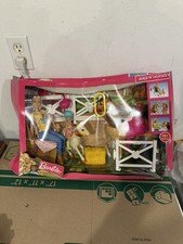 barbie hugs 'n' horses playset