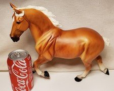 Breyer Reeves Horse Figurine. Horse Figurine. 12-1/2"×10"×4"