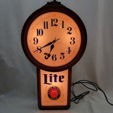 vintage-lighted-beer-clocks