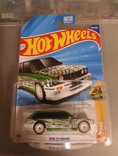 2025 hot wheels super treasure hunt bmw m3 wagon comes with protector!!!!!
