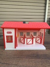 Breyer Stablemates Little Red Stable Barn Missing Top See Pics