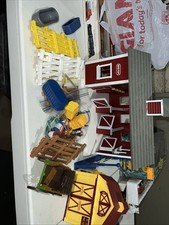 Breyer Stablemates Red Barn 3 Stall Horse Stable W/Jumping Fence