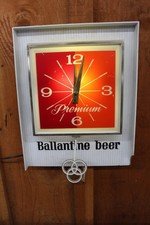 vintage-lighted-beer-clocks