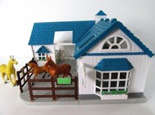 Breyer Stablemates Horse Stable and Farm Equipment Toy Barn Three *3* Animals