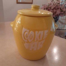 RARE 1960’s McCoy Ceramic Cookie Jar & Lid #7024 8.5”x 7” Sunny Yellow
