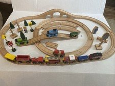 Thomas the Train Wooden Railway Track 52-Piece Set Sodor Janod With Extras