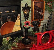 Vtg Style Santa Lamp Post Christmas Lantern 15" Resin Street LED Light w/ Wreath