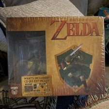 Culturefly Legend of Zelda Link Collectible Vinyl Figure Loot Box w/ Pin