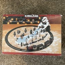 KIRKLAND SIGNATURE DECORATIVE VILLAGE ACCESORY SET 494136 TRAIN TRACK SET