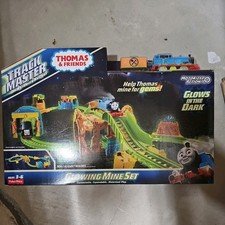 thomas-and-friends-trackmaster-glowing-mine-set