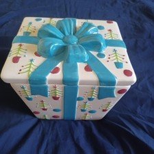 7" T X 7" W X 6" D Unbranded Ceramic Collectible Decorative Cookie Jar Present