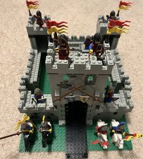 Lego Castle Vintage 6080 King's Castle 100% Complete W/ Instructions and DMG BOX