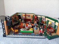 LEGO Ideas: Central Perk (21319) Complete With Minifigures No Manual Or Box