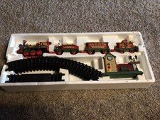 THE HOLIDAY EXPRESS # 178 Train Set 4 Car Christmas Train IN BOX Runs