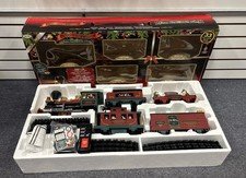 Eztec North Pole Express Battery Remote Music Christmas Train Set 33 Pc NEW