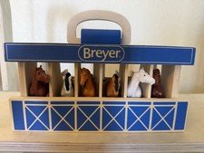 Breyer Farms Wooden Carry Stable Playset Blue Toy Barn 6 Stablemates Hors 59217