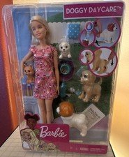 2018 Barbie Doggy Daycare Doll Playset w/ Puppy Pets & Accessories Color Change