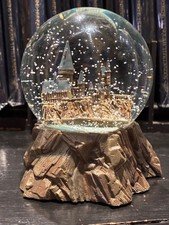2026 Universal Studios Harry Potter Hogwarts Castle Resin Snow Globe NEW