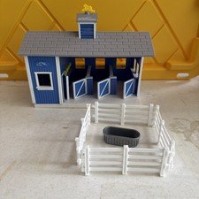 BREYER HORSES #59241 Stablemates Home at the Barn Playset Super Cute!