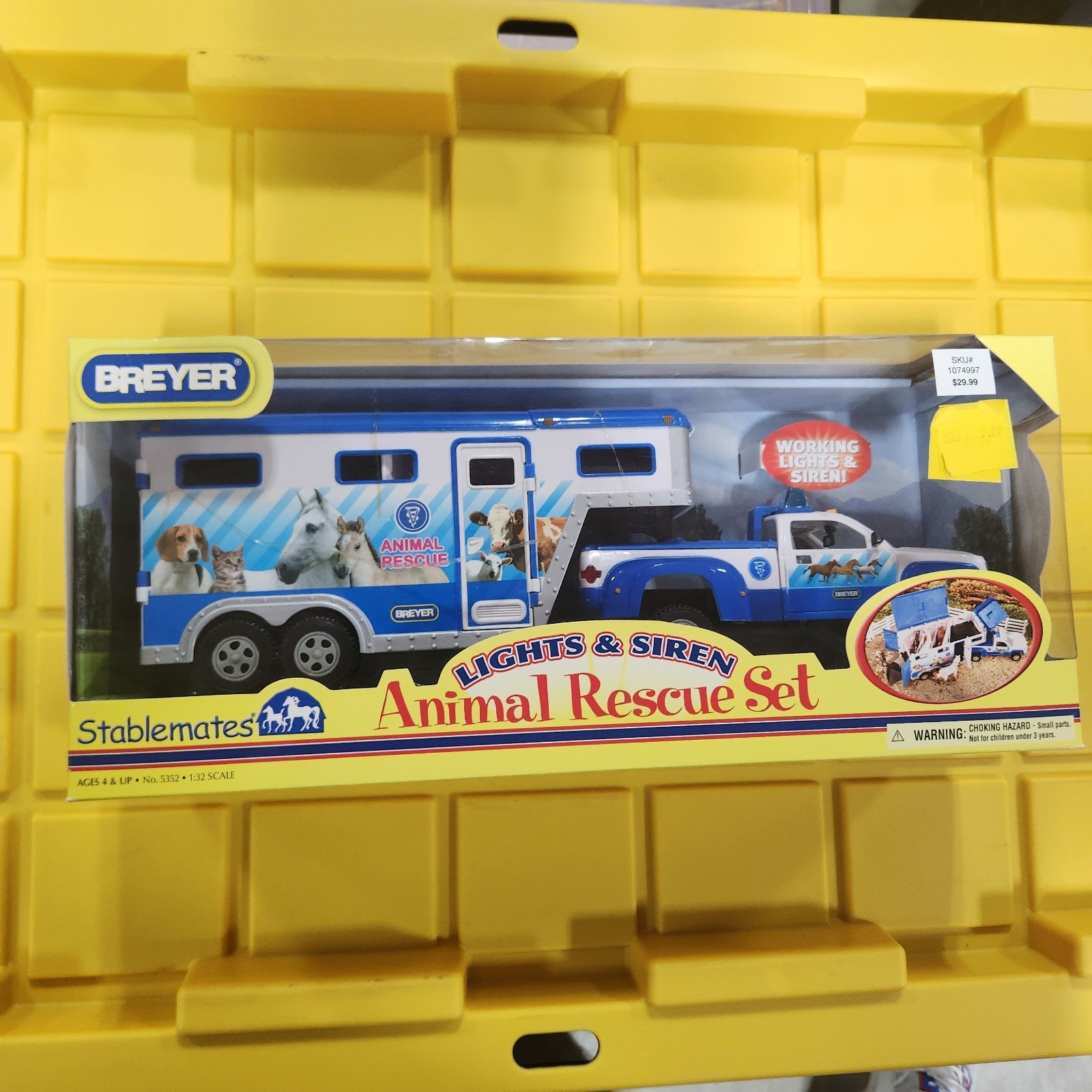 Breyer Stablemates 2007 Animal Rescue Play Set Truck Trailer Cm