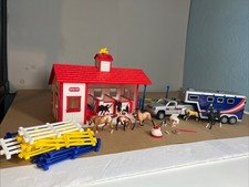 Breyer Stablemates Barn, Horses, Fencing, Truck And Trailer