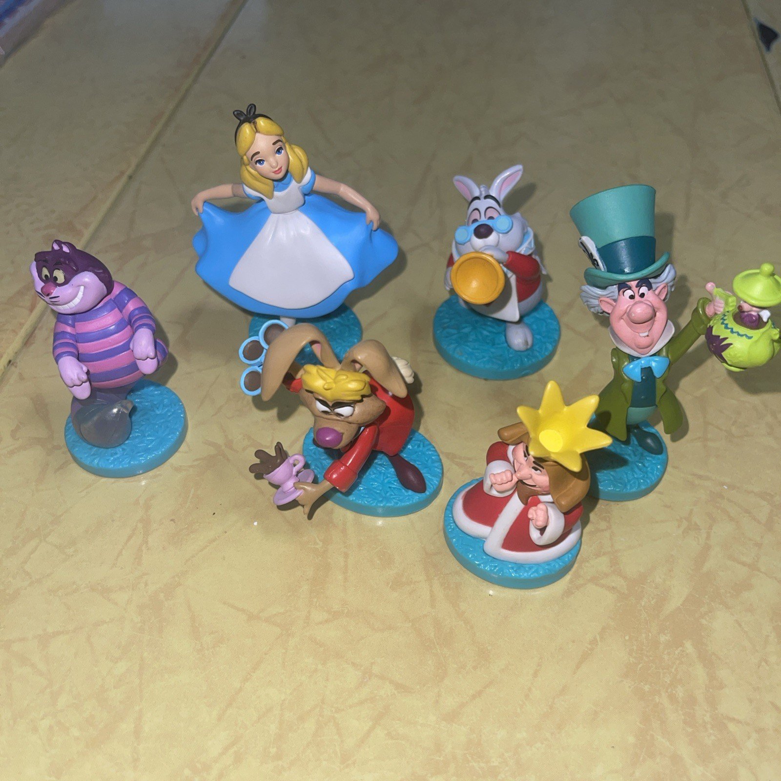 Disney Store Authentic Alice In Wonderland 6 pc. Figurine Set - Cheshire Cat