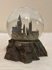 Universal Studios Harry Potter Hogwarts Castle Resin Snow Water Globe 2017 Rare