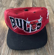 Vintage Chicago Bulls NBA Basketball G Cap Red Black Wave Spellout Snapback Hat