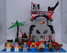 Vintage Lego Pirates: 6279 Skull Island appears 100% Complete