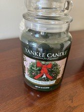 Yankee Candle Christmas Wreath Large Jar Candle 22 oz 110-150 Hrs Burn Time RARE