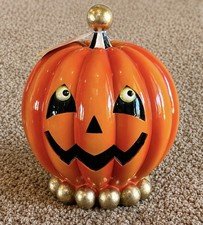 Candy Corn Lane HALLOWEEN PUMPKIN Jack O’ Lantern on Gold Pedestal NWT