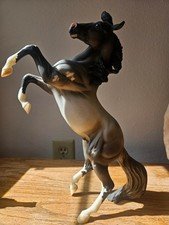 Very Good Condition Lot of Classic and Traditional Breyer Horses + Dogs