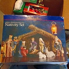 Vntge Holiday Time 10-Piece Hand-Painted Porcelain Nativity Set with Wood stable