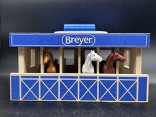 Breyer Farms Wooden Carry Stable Playset Blue Toy Barn w/ 3 Stablemates Horses