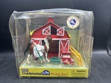 Breyer Stablemates Pocket Barn with Veterinarian No. 5913 Read